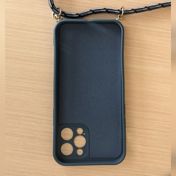 NWOT iPhone 14 pro adjustable strap case - Picture 3 of 4